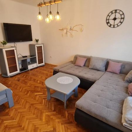 Ri-Jo Apartman Mohács Buitenkant foto