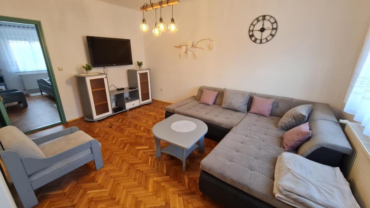 Ri-Jo Apartman Mohács Buitenkant foto
