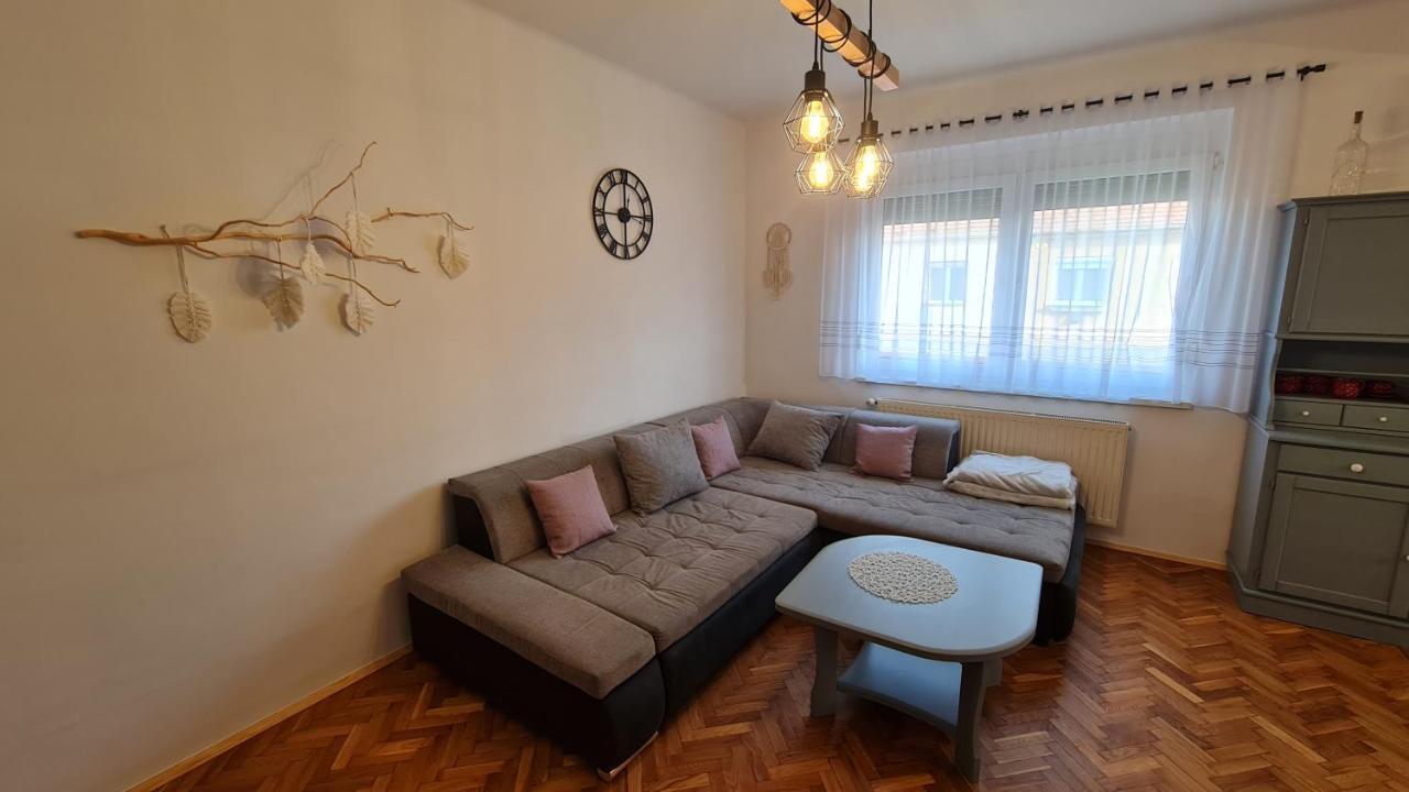 Ri-Jo Apartman Mohács Buitenkant foto
